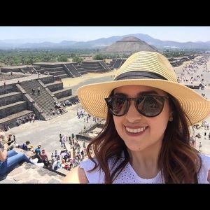 Meet your Posher, Selene